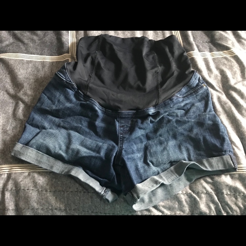 Maternity shorts
